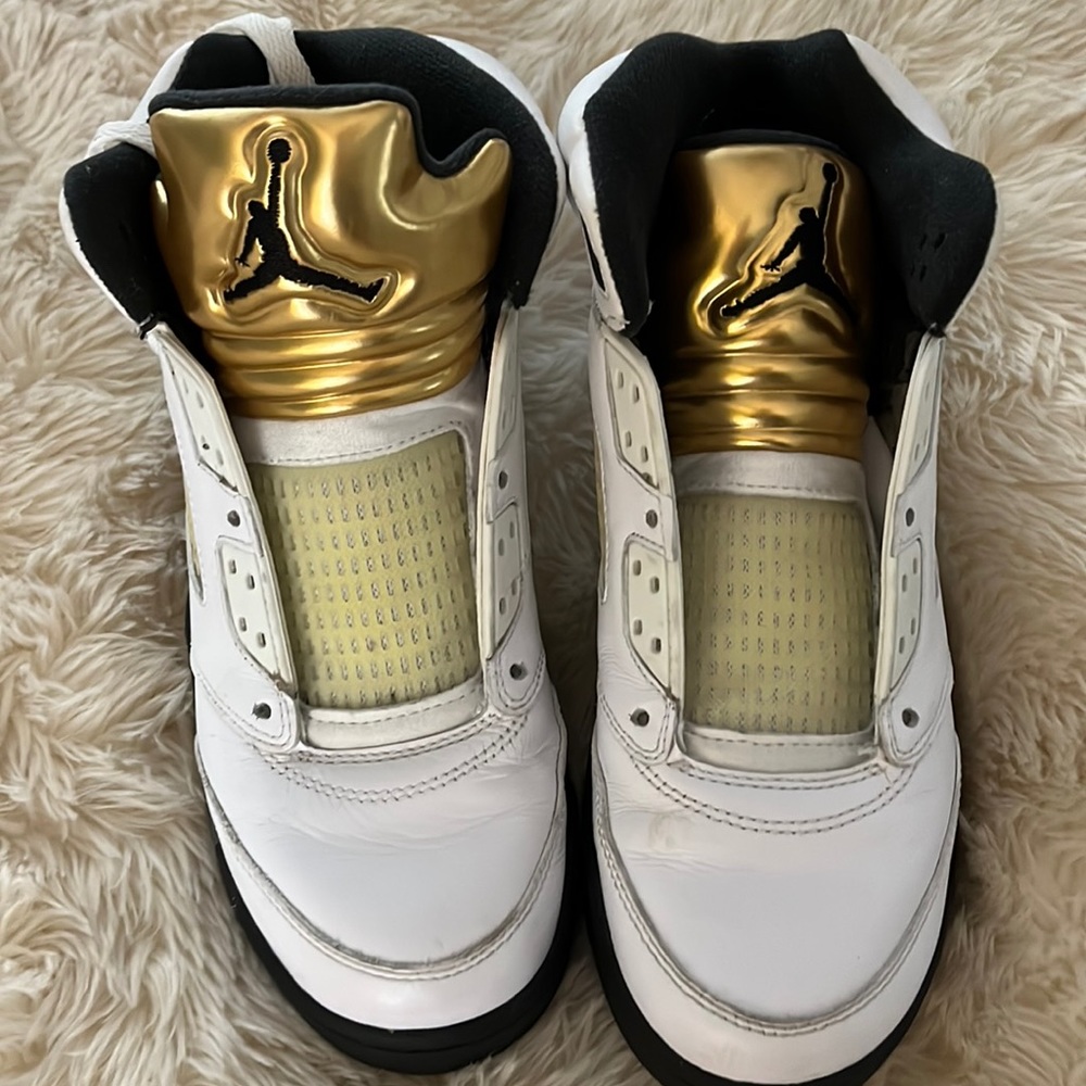 Air Jordan basketball sneakers boys size 6